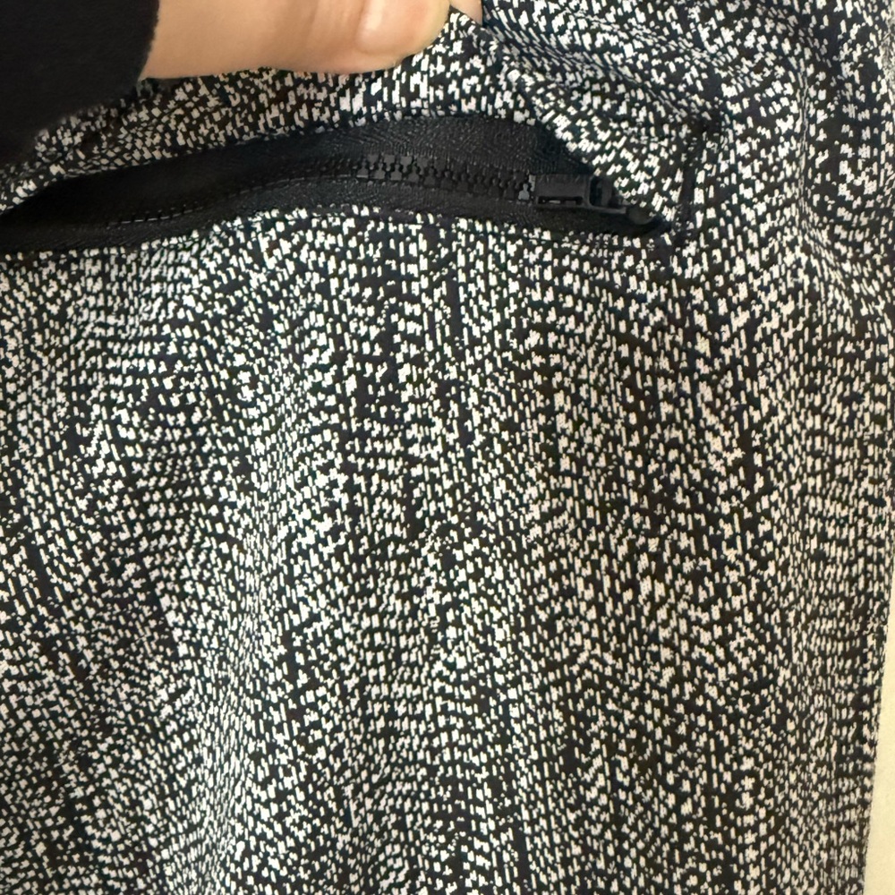 Athleta Delancy Motto Chic Gray Patterned Leggings - image 7